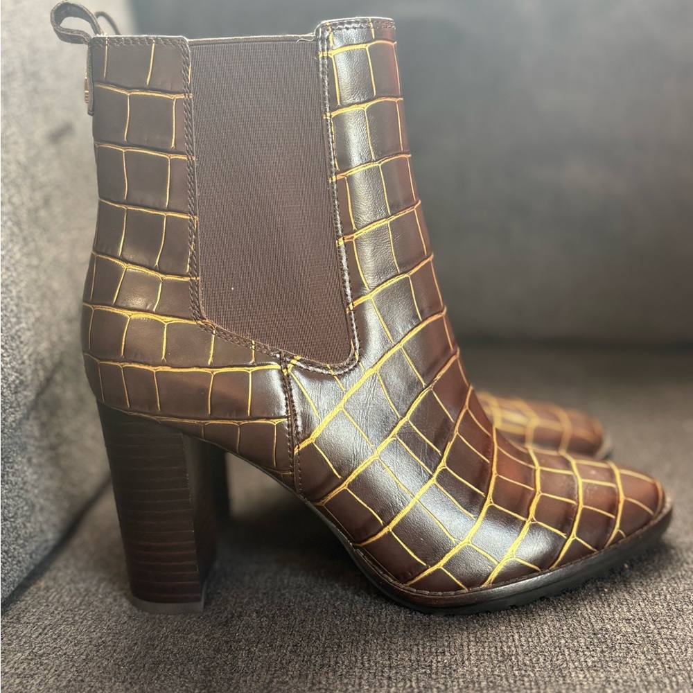 Elegant Ralph Lauren Brown Croc-Embossed Heeled Boots
